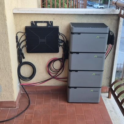 Kundeninstallation in Italien: Balkon-Solaranlage mit LIONSHEE Speicher